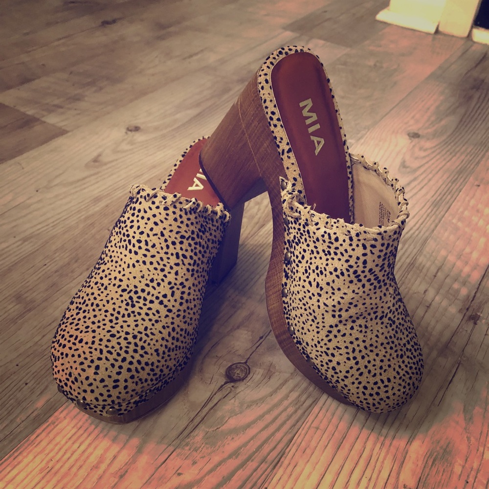 Mia slip on